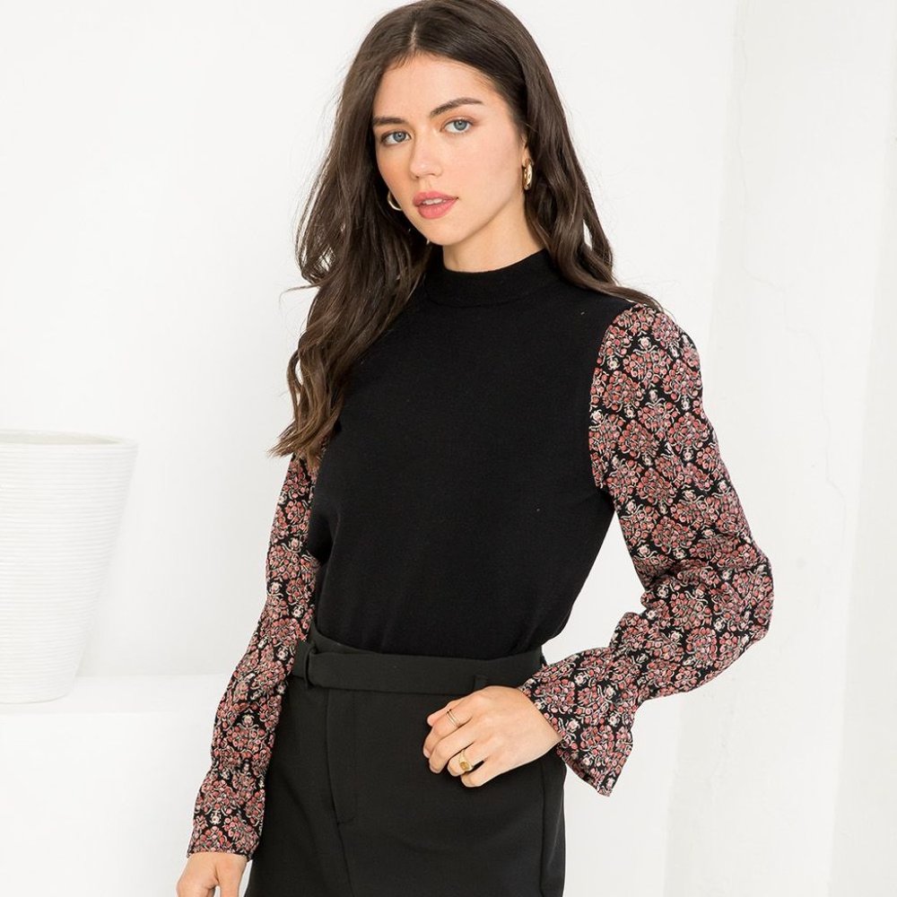 NWT - THML Flower Sleeve Top